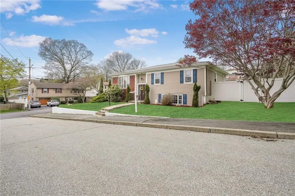 6 Longmeadow Drive North Providence RI 02904