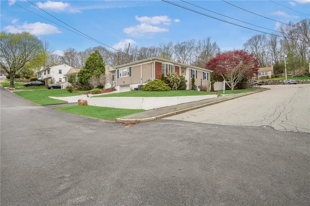 6 Longmeadow Drive North Providence RI 02904