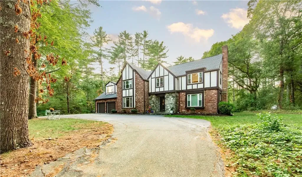 6 Running Stream Road Rehoboth MA 02769