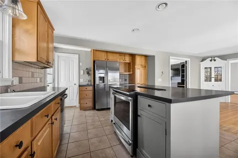8 Pasadena Avenue Westerly RI 02891