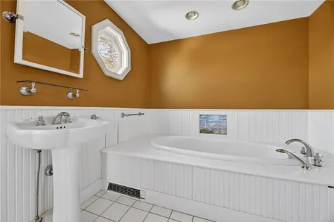 8 Pasadena Avenue Westerly RI 02891