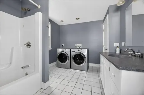 8 Pasadena Avenue Westerly RI 02891