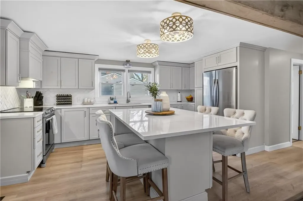 80 Glendale Avenue Warwick RI 02889
