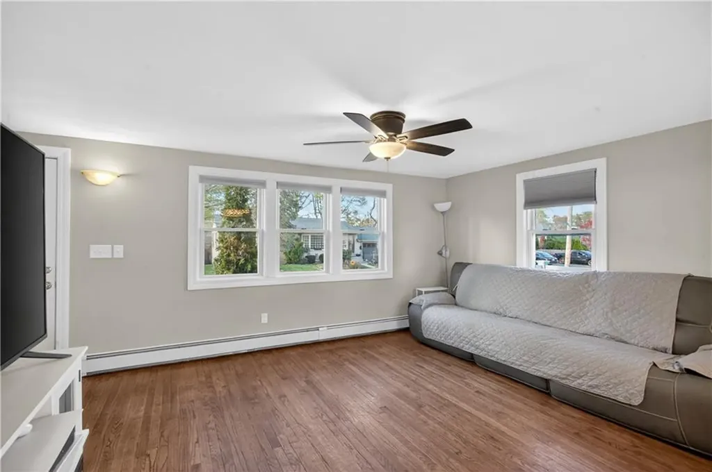 80 Glendale Avenue Warwick RI 02889