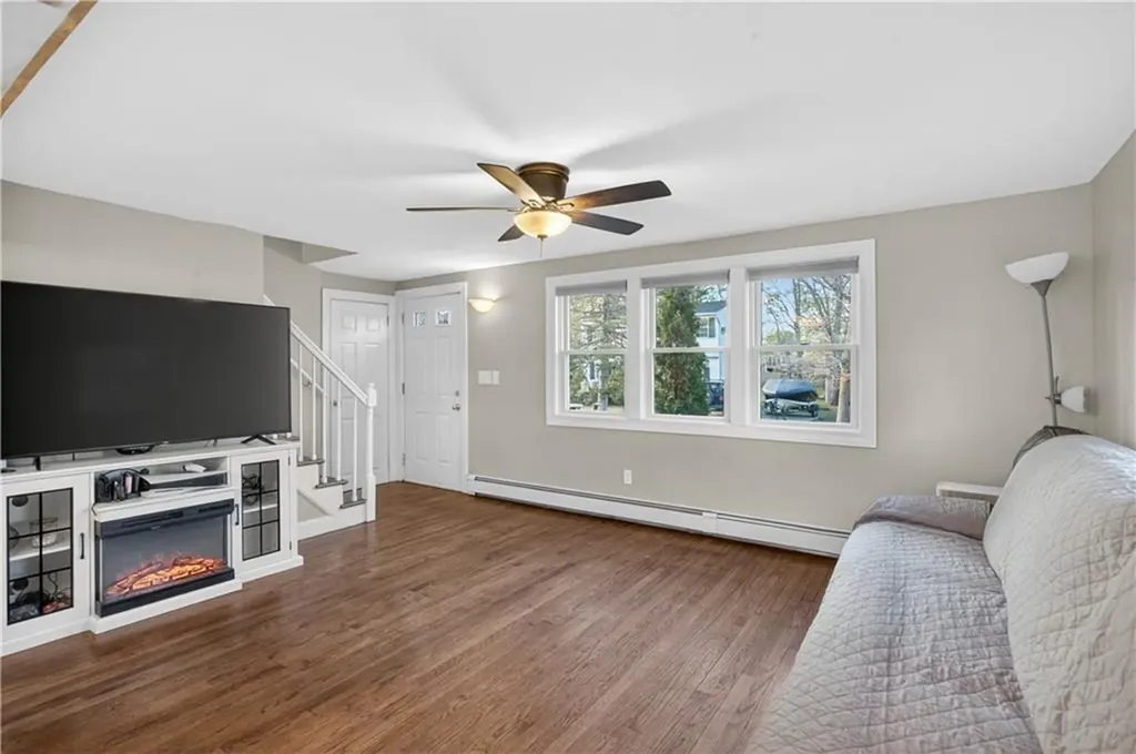 80 Glendale Avenue Warwick RI 02889