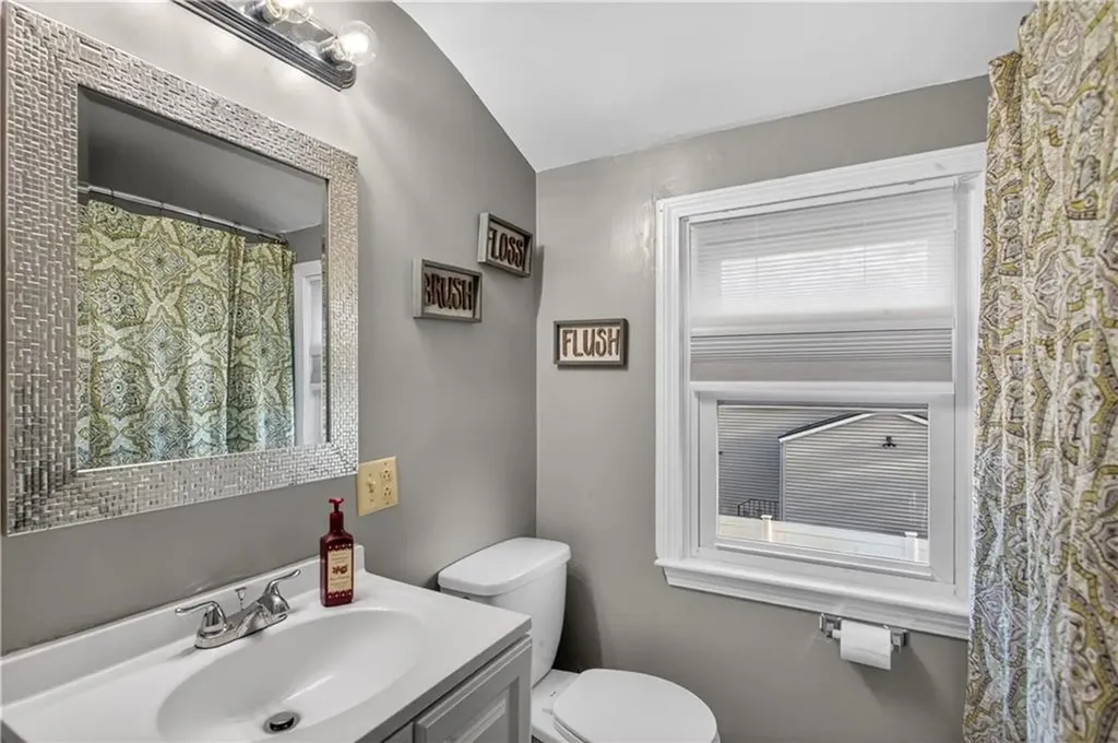 80 Glendale Avenue Warwick RI 02889