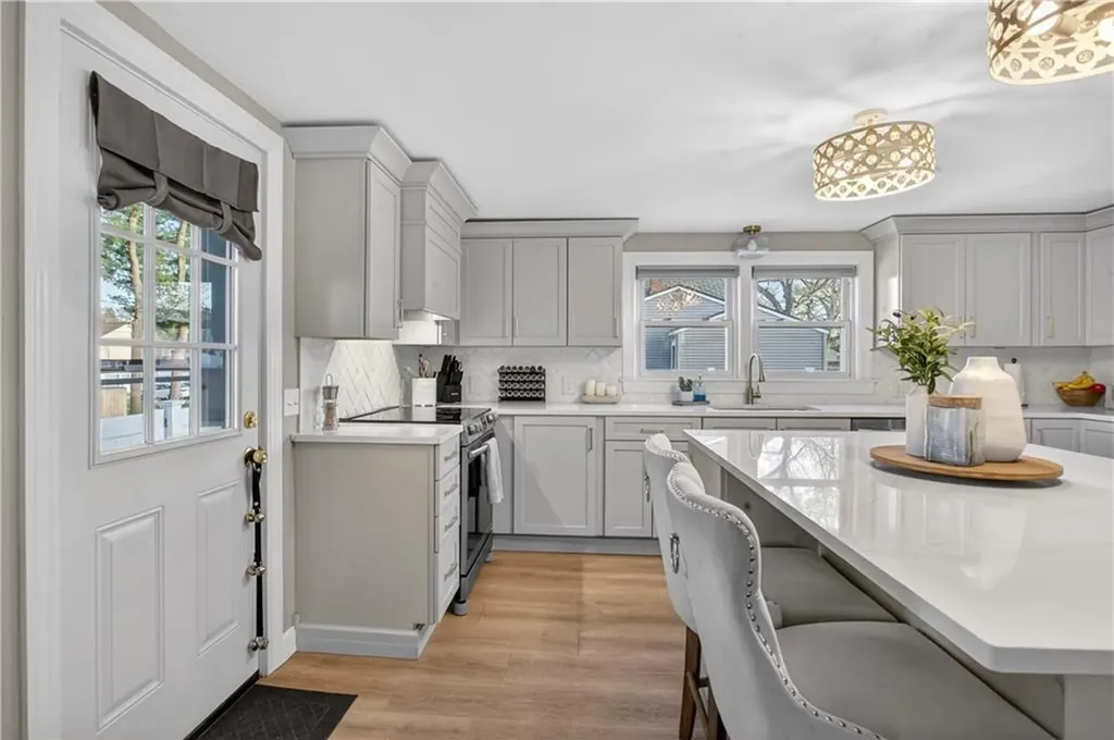 80 Glendale Avenue Warwick RI 02889