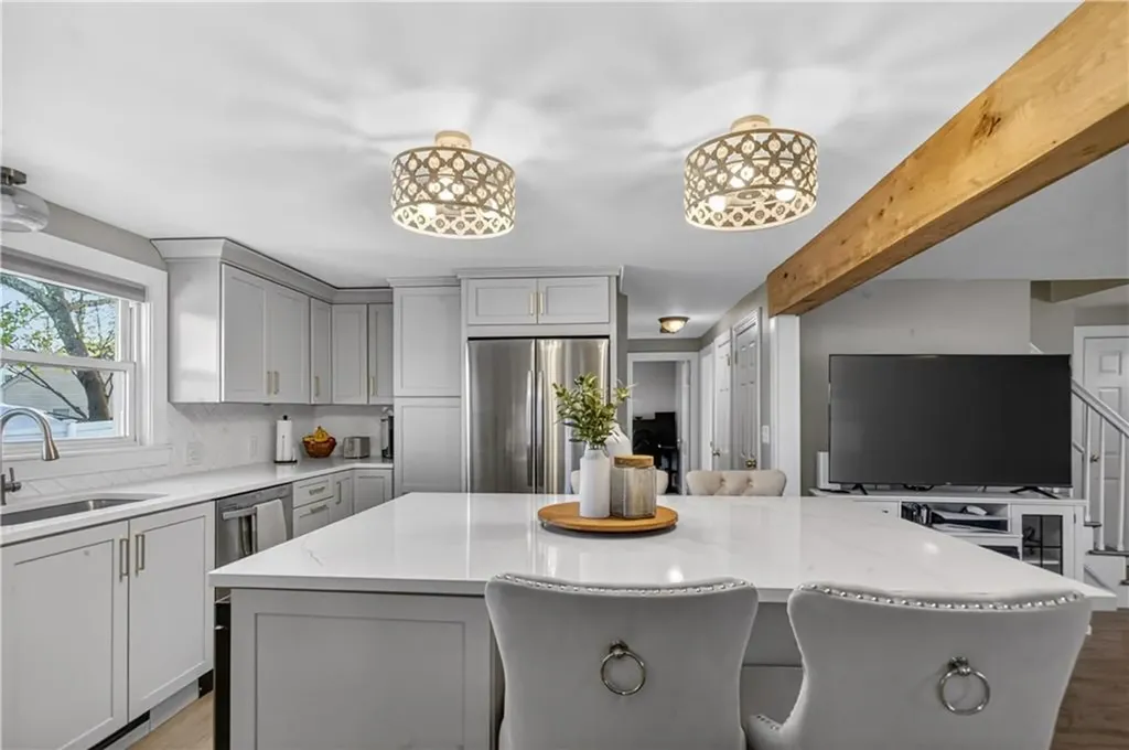 80 Glendale Avenue Warwick RI 02889