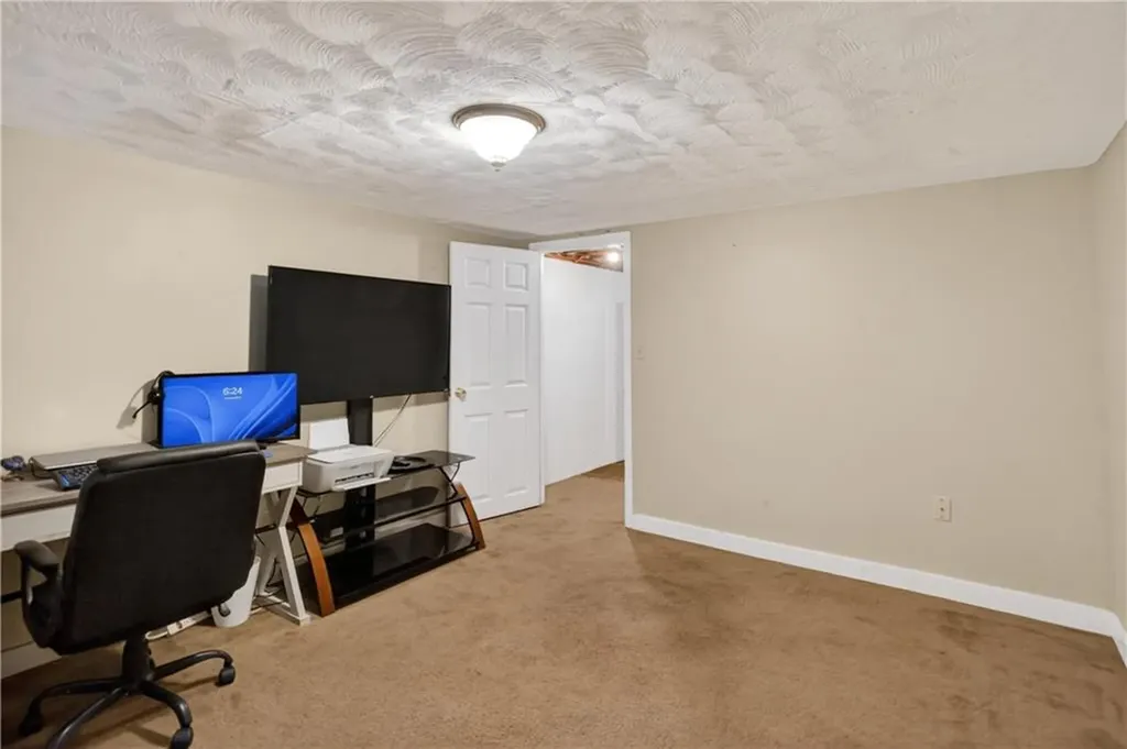 80 Glendale Avenue Warwick RI 02889