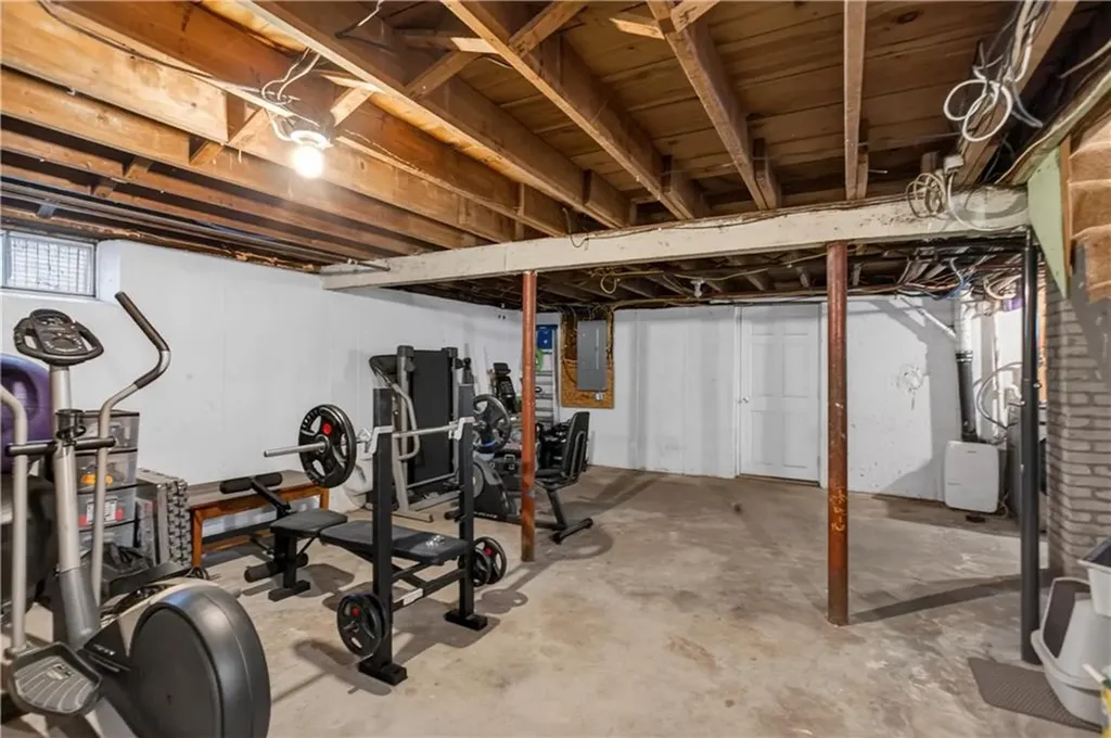 80 Glendale Avenue Warwick RI 02889