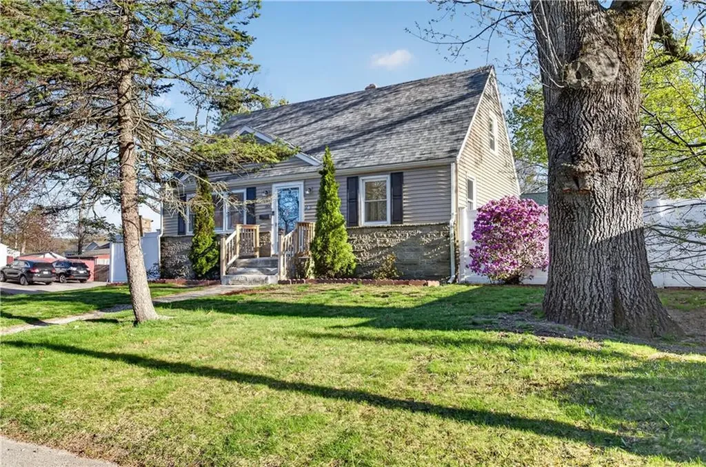 80 Glendale Avenue Warwick RI 02889