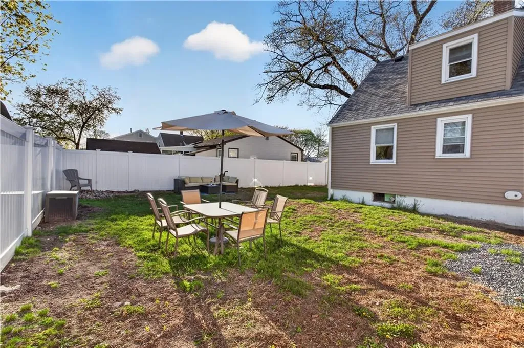 80 Glendale Avenue Warwick RI 02889