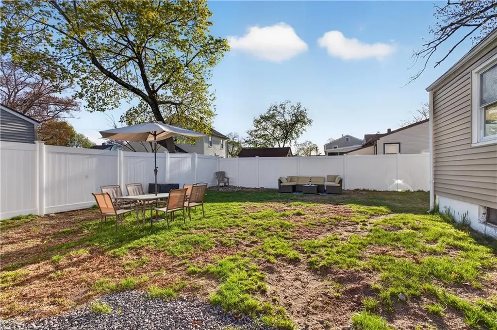 80 Glendale Avenue Warwick RI 02889
