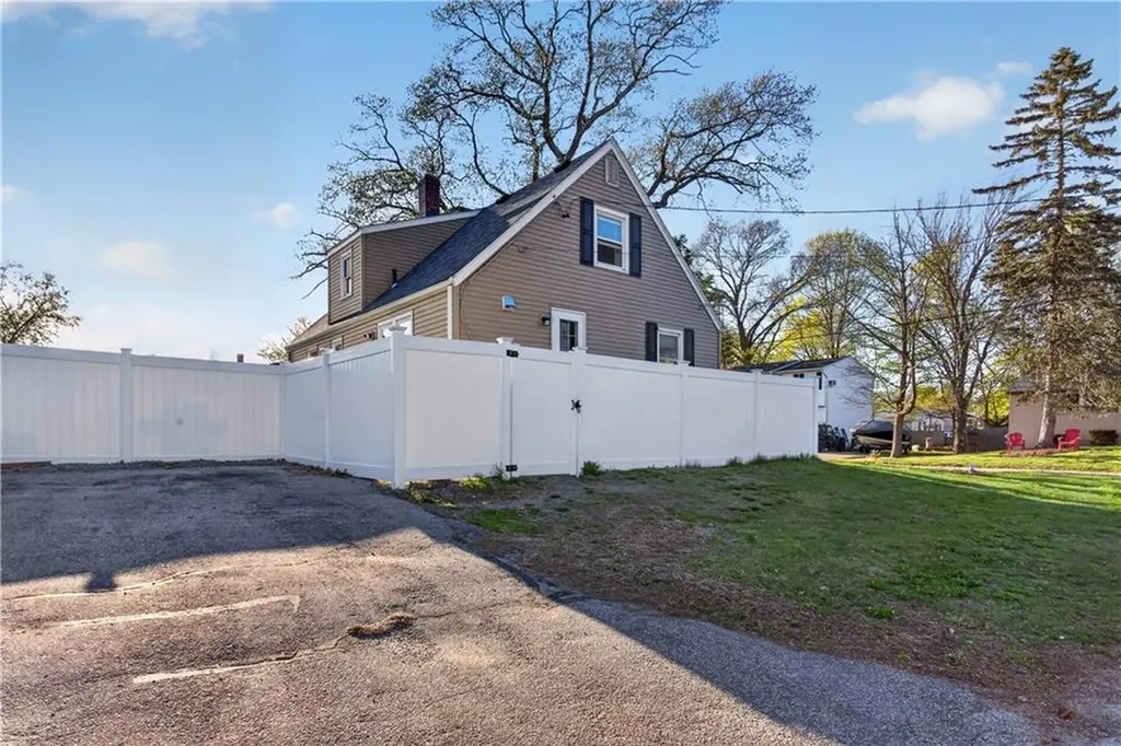 80 Glendale Avenue Warwick RI 02889
