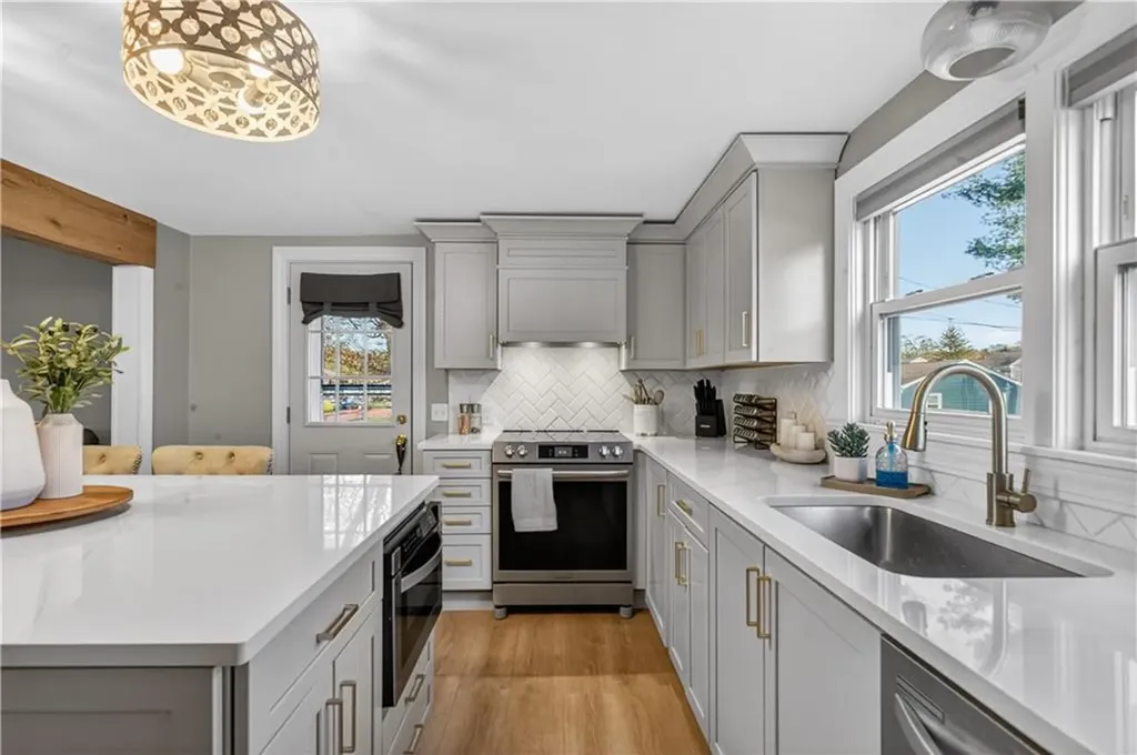 80 Glendale Avenue Warwick RI 02889