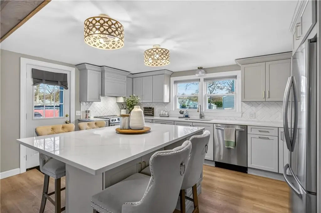 80 Glendale Avenue Warwick RI 02889