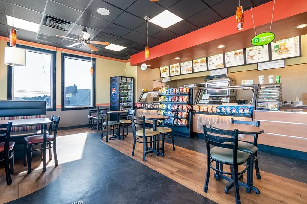 2214 Plainfield Pike Cranston RI 02921