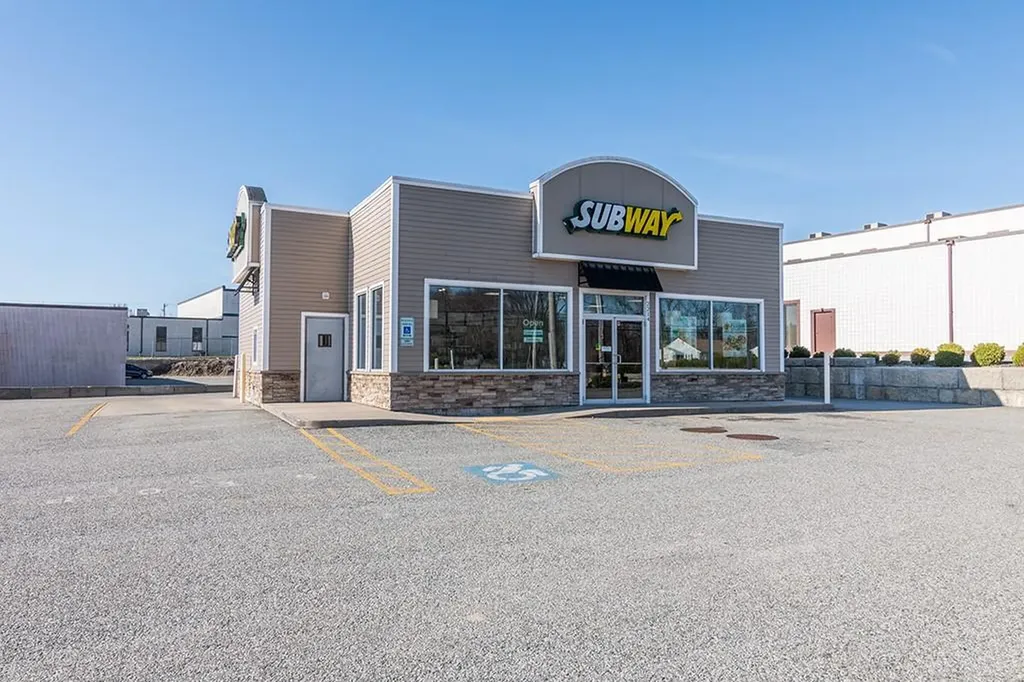 2214 Plainfield Pike Cranston RI 02921