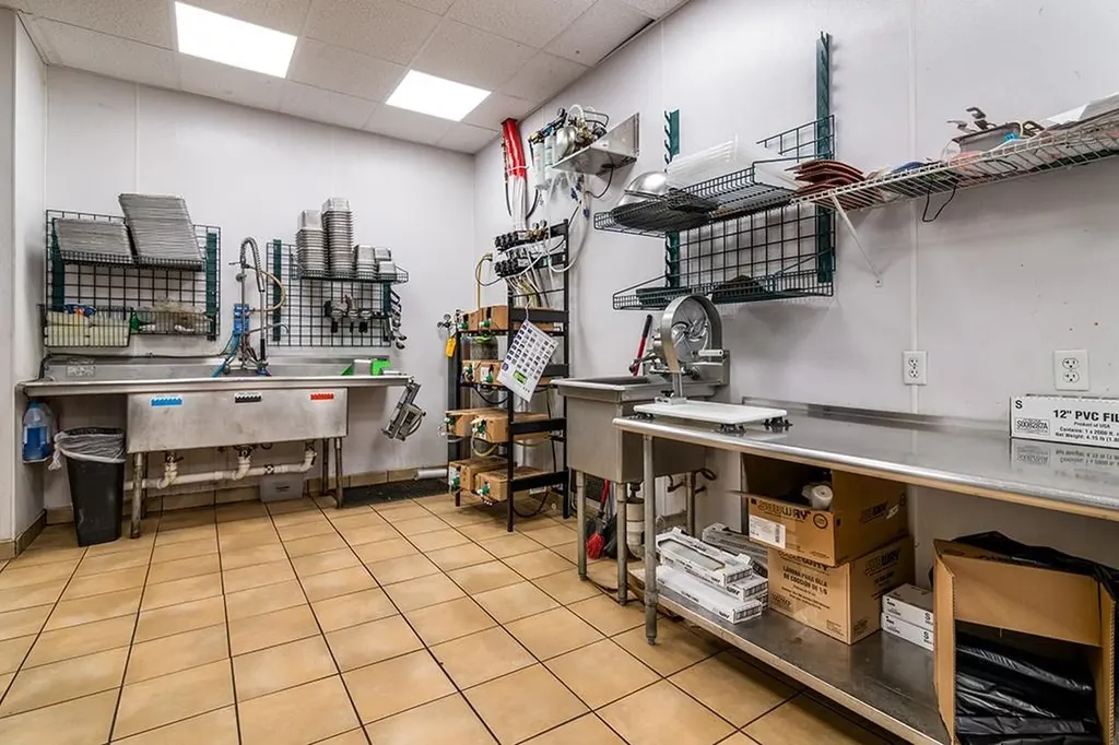 2214 Plainfield Pike Cranston RI 02921
