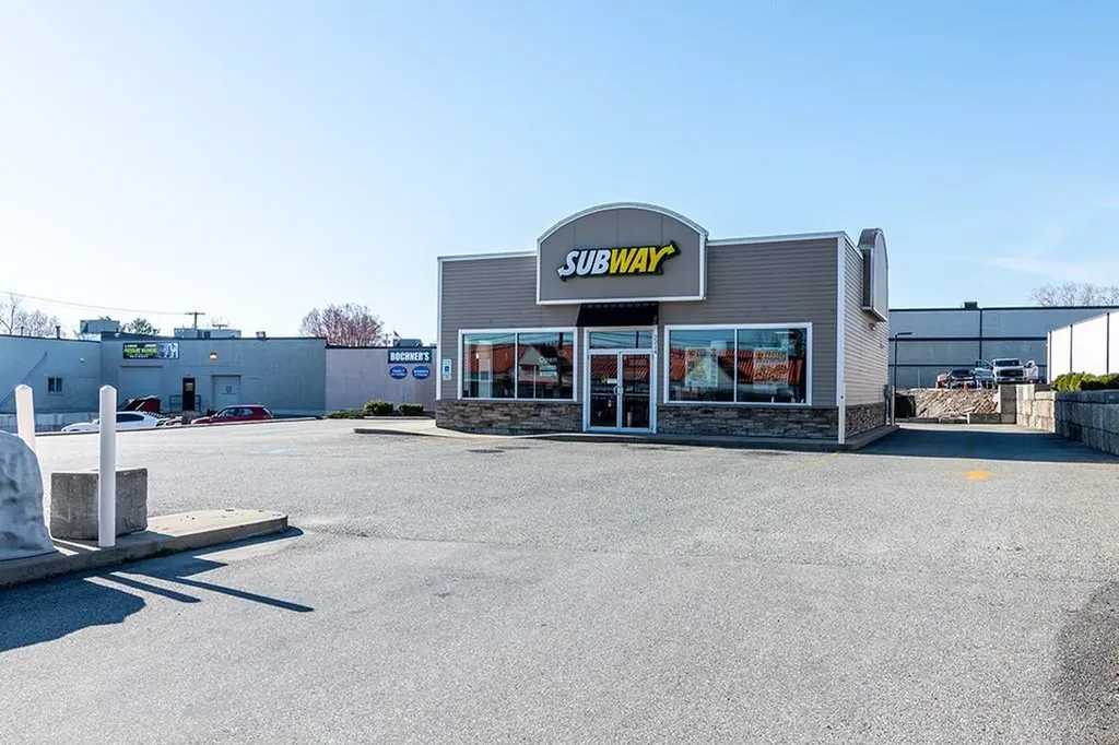 2214 Plainfield Pike Cranston RI 02921