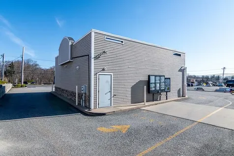 2214 Plainfield Pike Cranston RI 02921