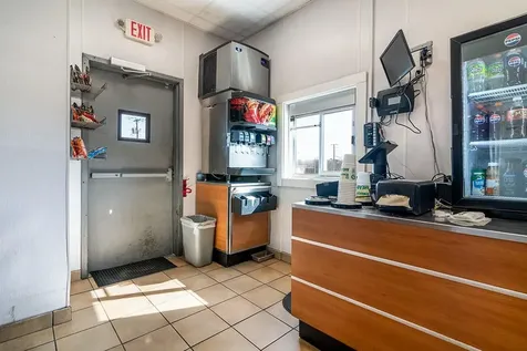 2214 Plainfield Pike Cranston RI 02921