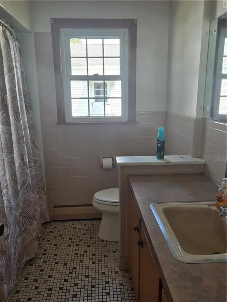 11 Coes Street North Providence RI 02904