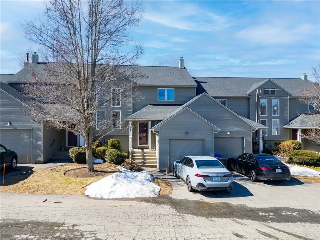 62 Nipmuc Trail North Providence RI 02904