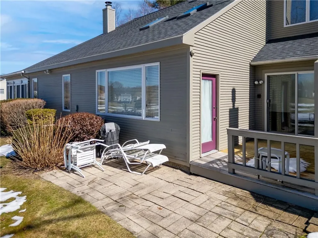 62 Nipmuc Trail North Providence RI 02904