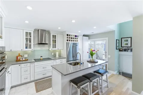 62 Nipmuc Trail North Providence RI 02904