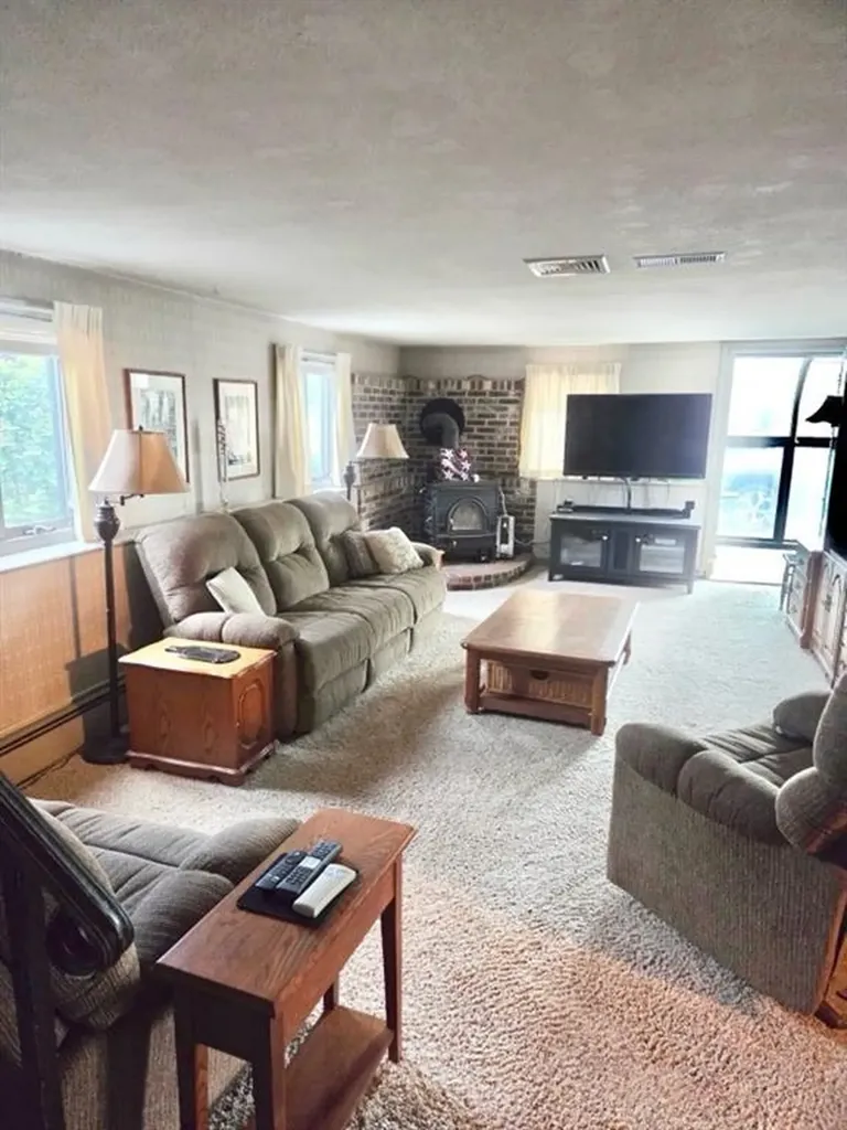 303 Middle Road Portsmouth RI 02871