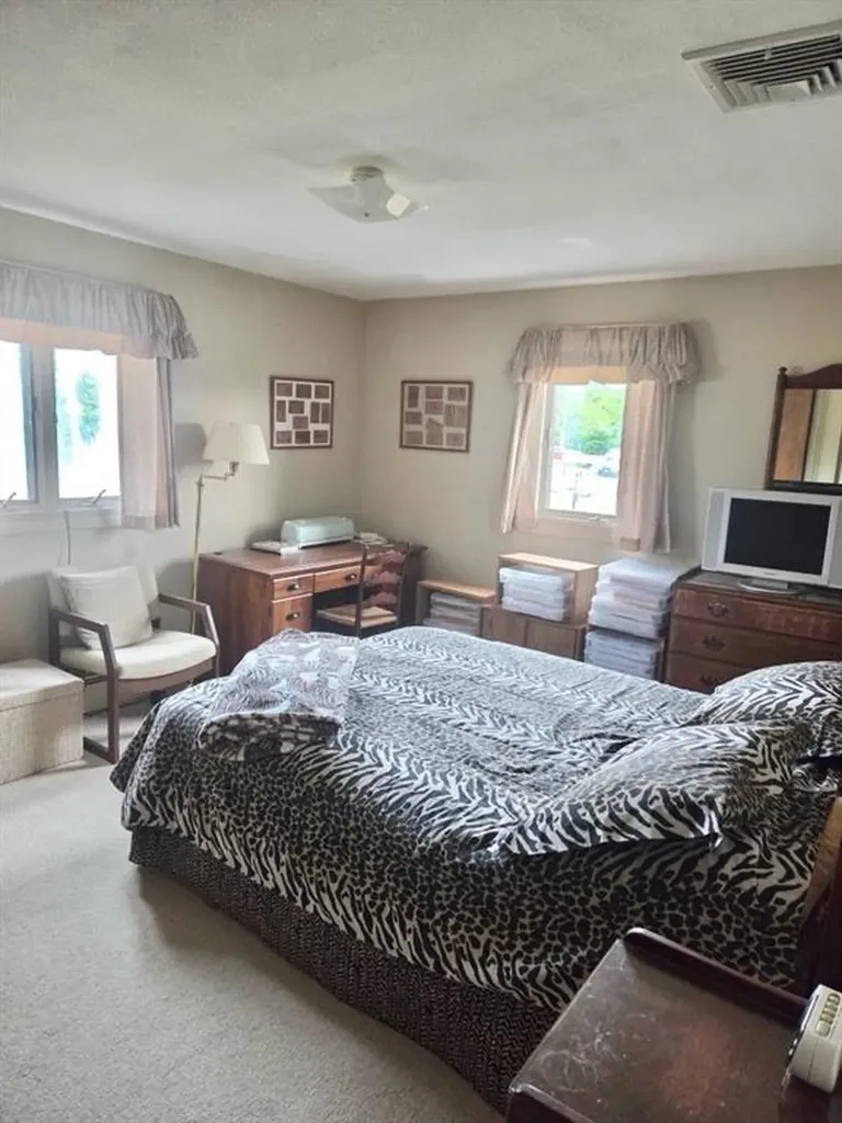 303 Middle Road Portsmouth RI 02871