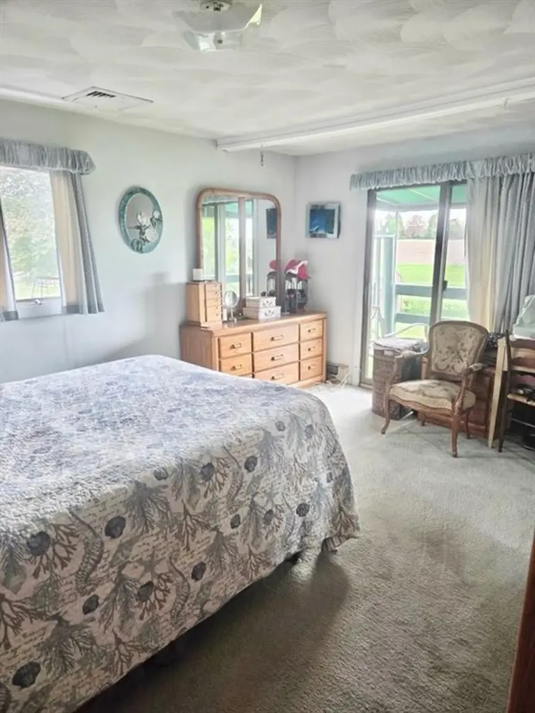 303 Middle Road Portsmouth RI 02871