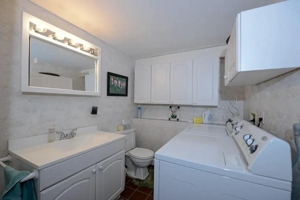 303 Middle Road Portsmouth RI 02871
