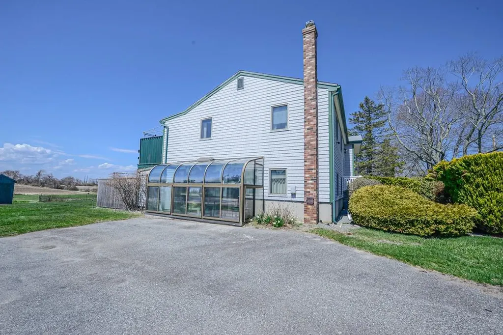 303 Middle Road Portsmouth RI 02871