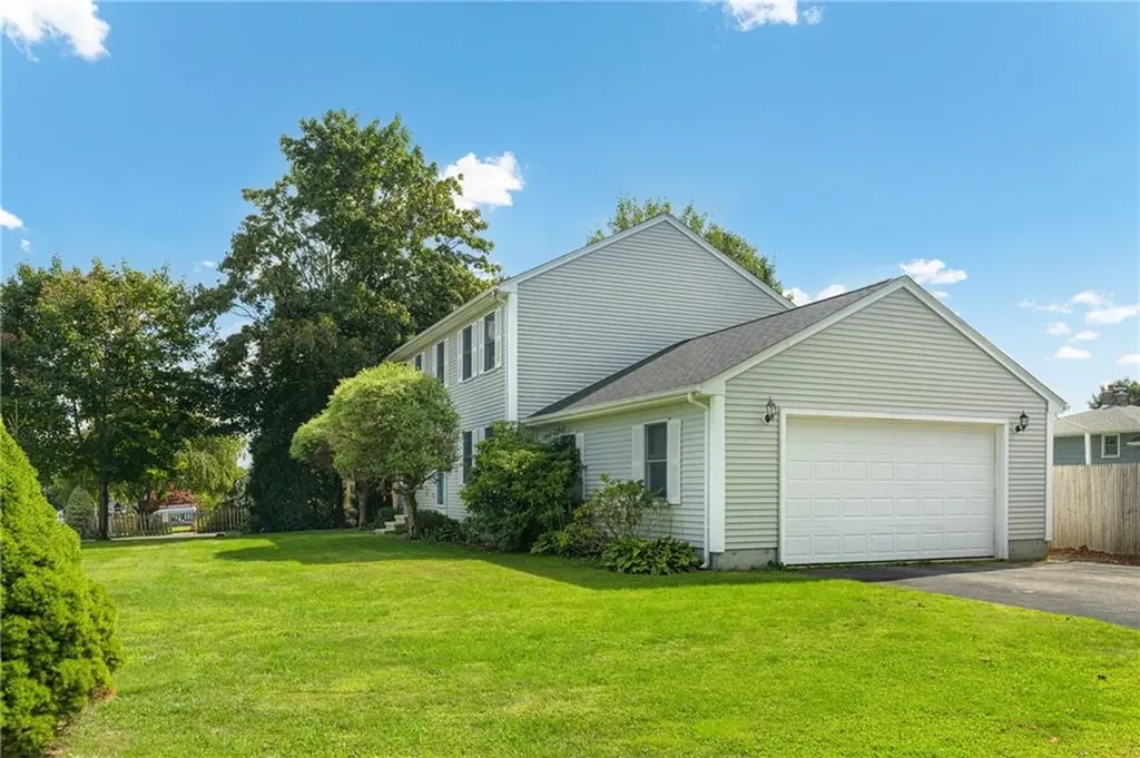 173 Russell Drive Tiverton RI 02878