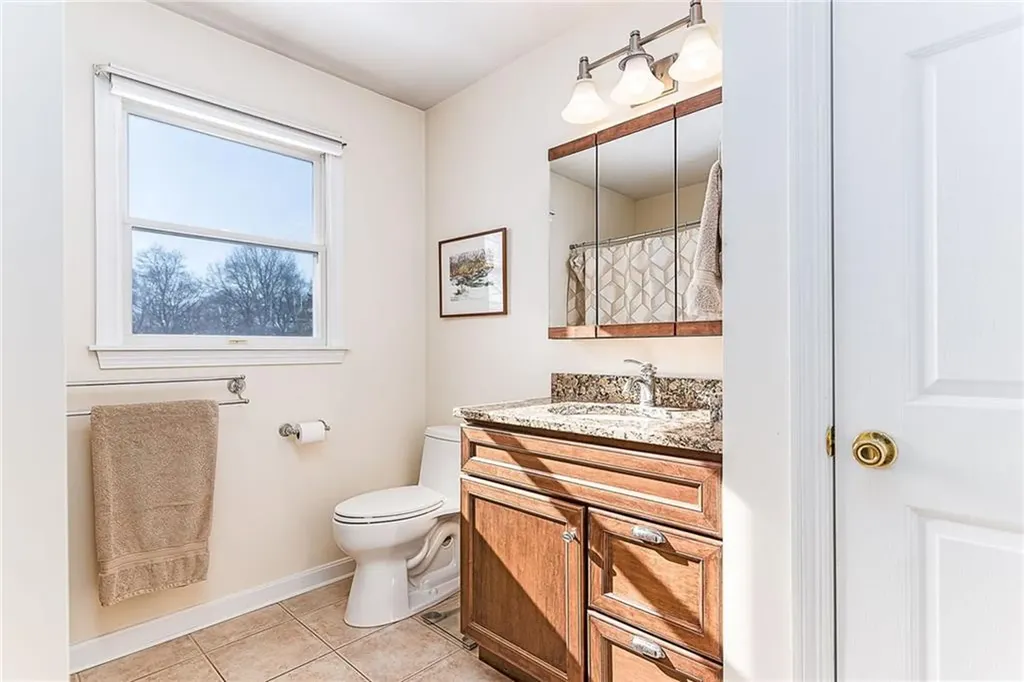 173 Russell Drive Tiverton RI 02878