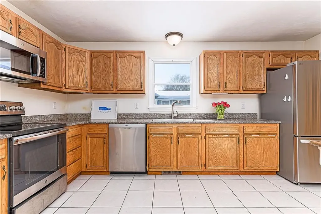 173 Russell Drive Tiverton RI 02878