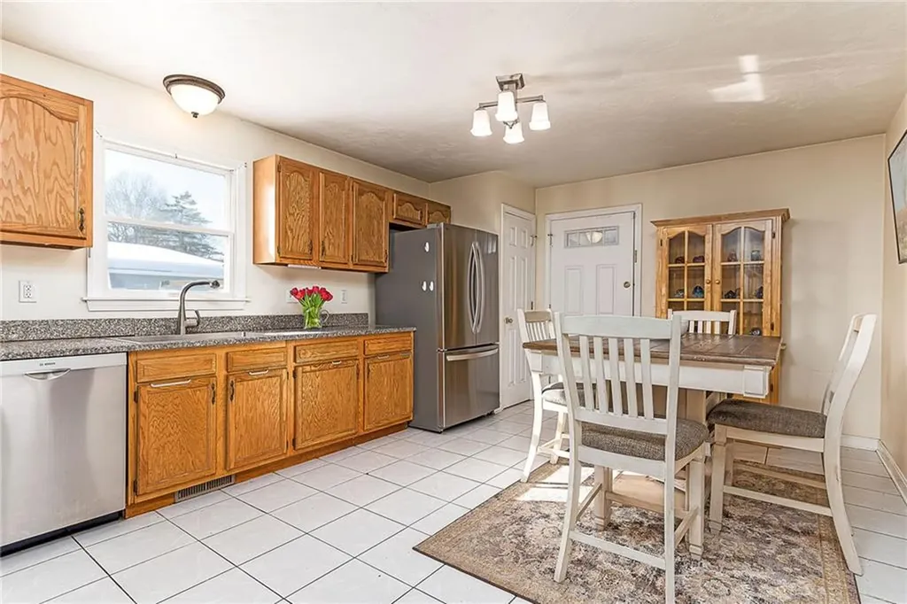 173 Russell Drive Tiverton RI 02878