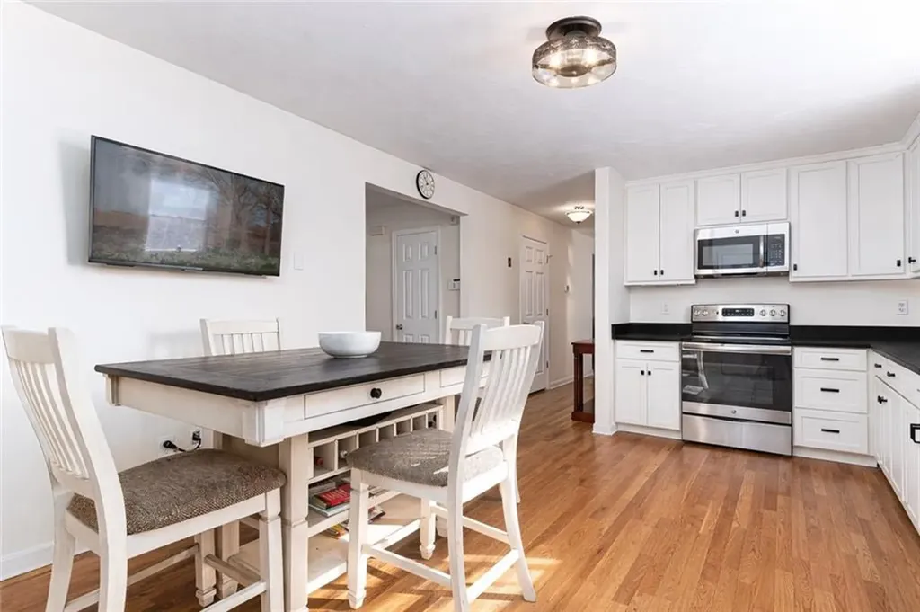 173 Russell Drive Tiverton RI 02878