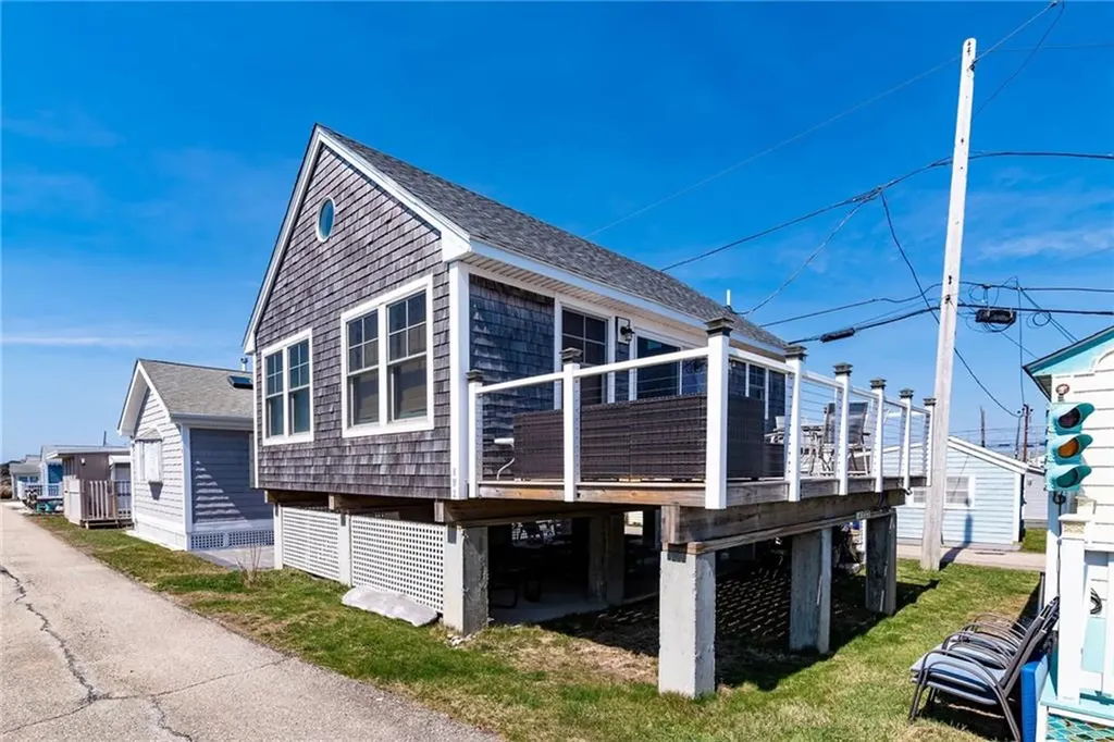 240 6w2 Cards Pond Road South Kingstown RI 02879