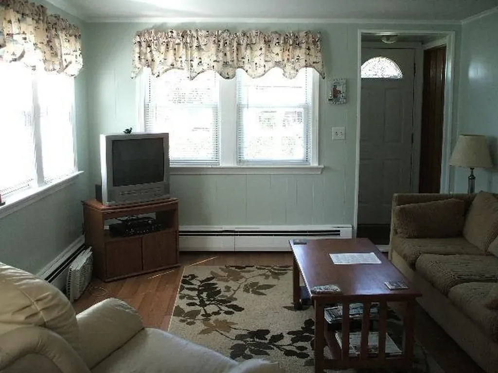 10 John Street Narragansett RI 02882