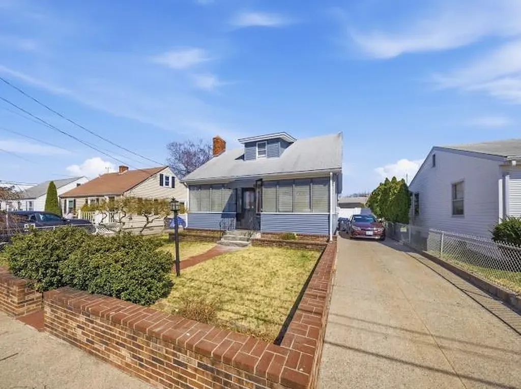 113 Woodside Avenue Pawtucket RI 02861