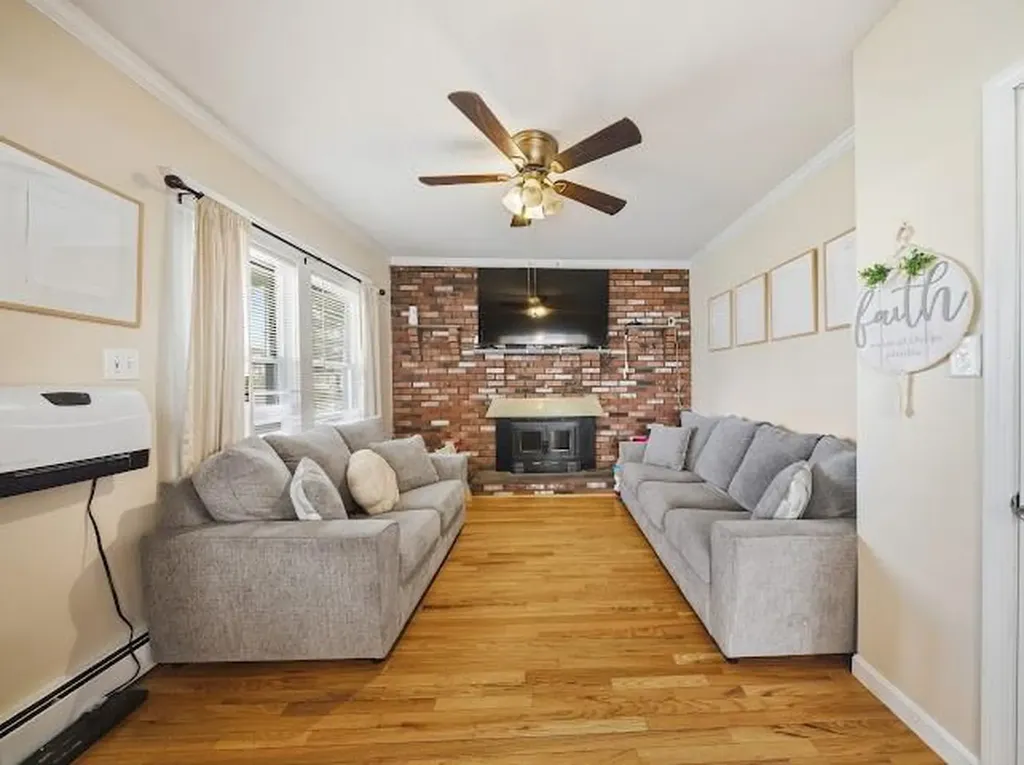 113 Woodside Avenue Pawtucket RI 02861