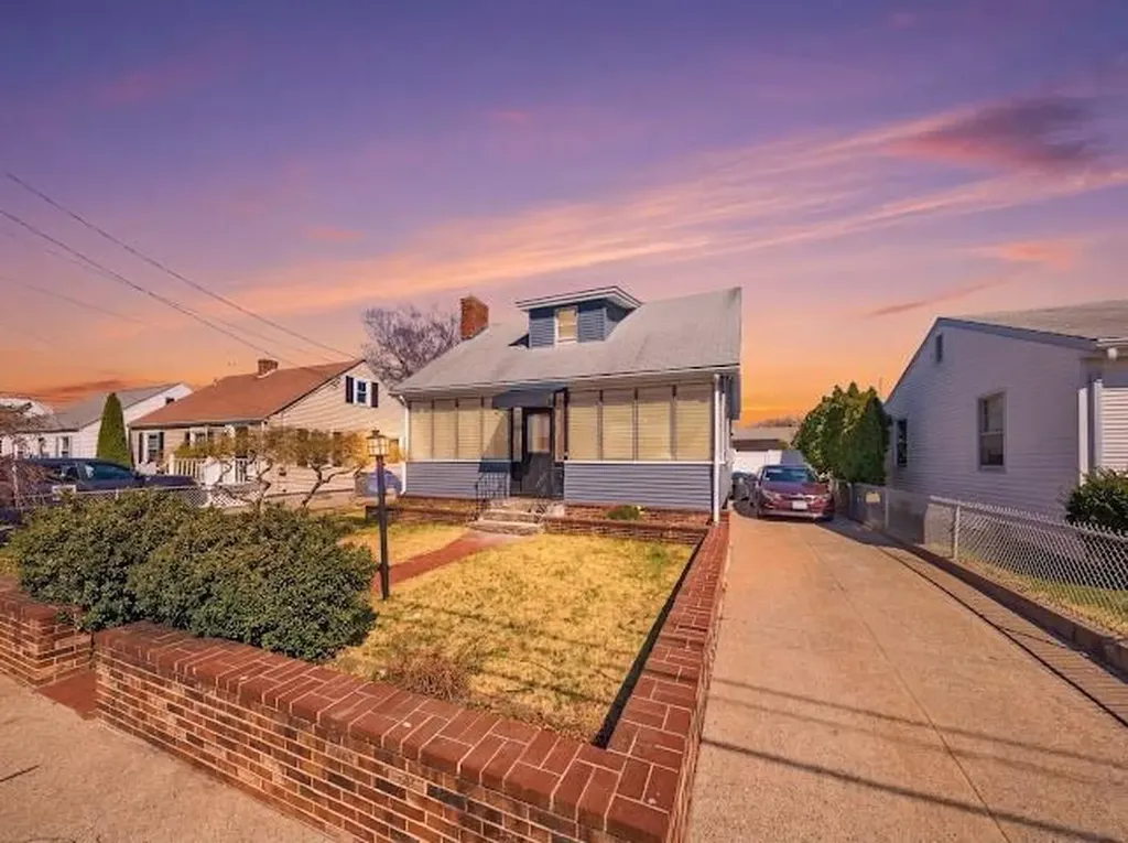 113 Woodside Avenue Pawtucket RI 02861