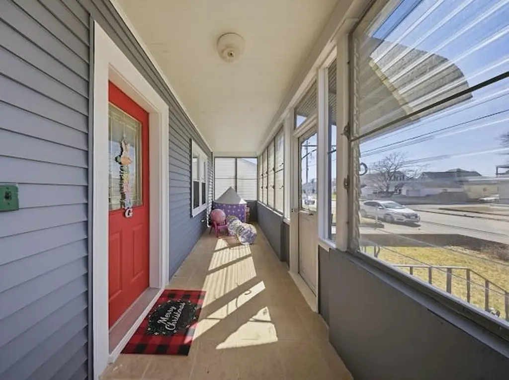 113 Woodside Avenue Pawtucket RI 02861