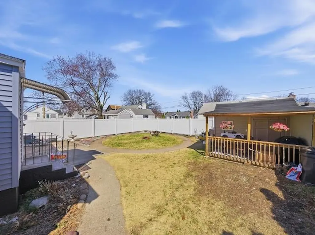 113 Woodside Avenue Pawtucket RI 02861