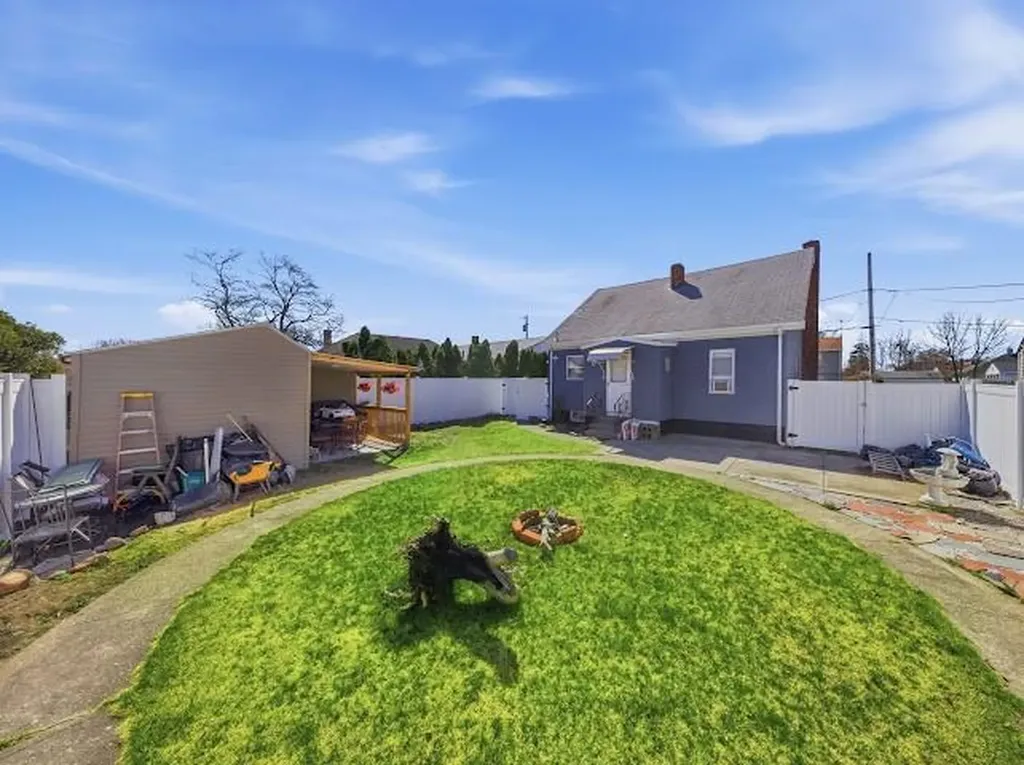 113 Woodside Avenue Pawtucket RI 02861