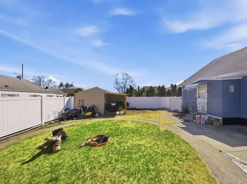 113 Woodside Avenue Pawtucket RI 02861