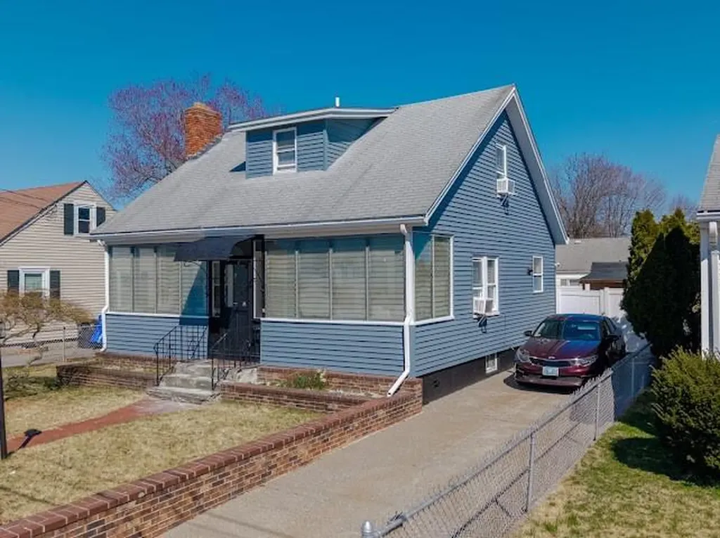 113 Woodside Avenue Pawtucket RI 02861